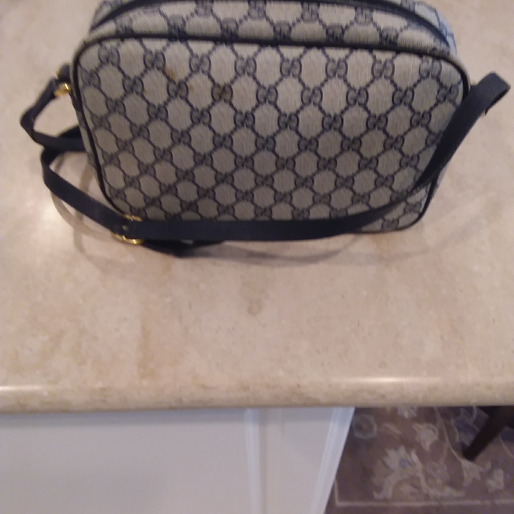 Gucci Beige & Black GG Canvas Shoulder Bag - Picture 2 of 11